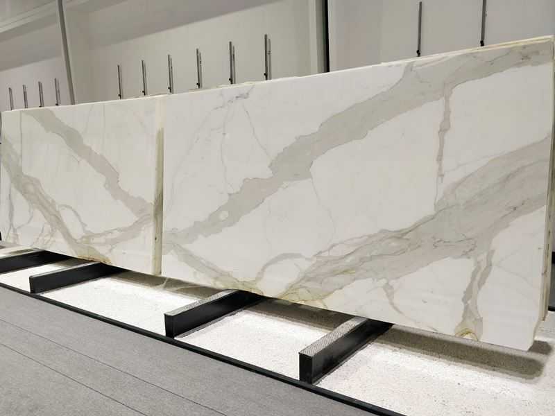 polished white calacatta marble slab (4) polished white calacatta marble slab (4)