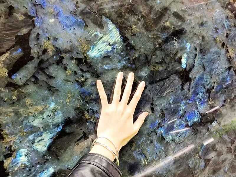 texture of Labradorite Blue Granite (2)