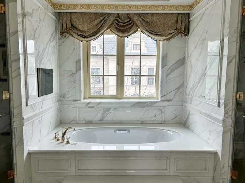 white calacatta marble bathroom decoration (7)