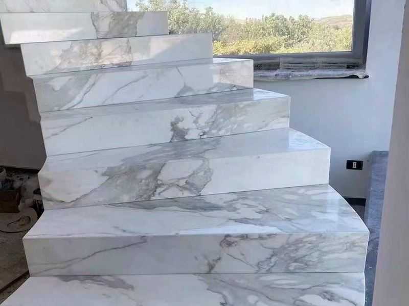 white calacatta marble staircase (2) white calacatta marble staircase (2)