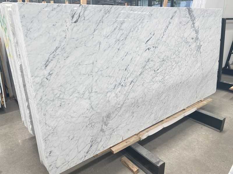 white carrara marble slab (4) white carrara marble slab (4)