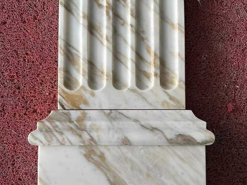 calacatta vagli marble pillar 1