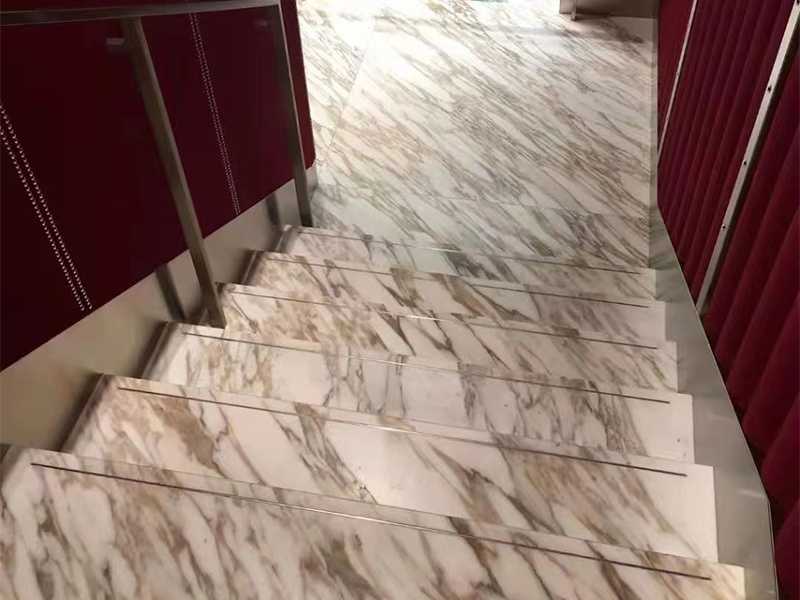 calacatta vagli marble stair 2